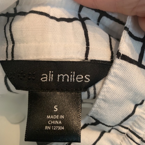 Ali Miles tunic‎ with pockets. Worn once and laundered. Retail 65 - Picture 2 of 5